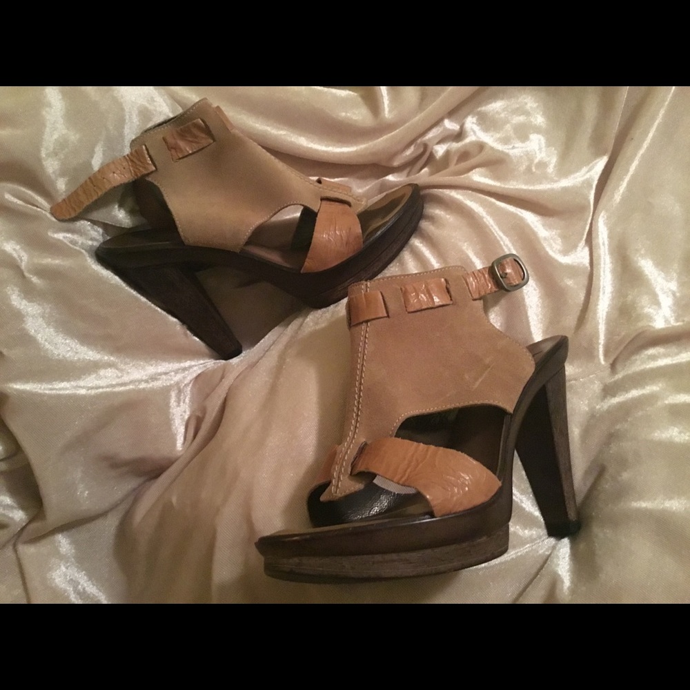 By Fidji leather & suede heals